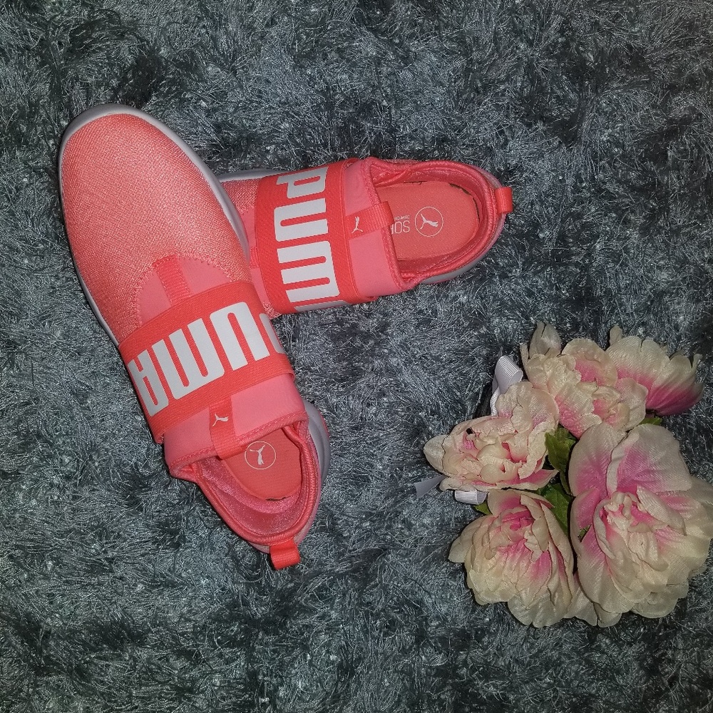 Coral Puma soft foam sneakers